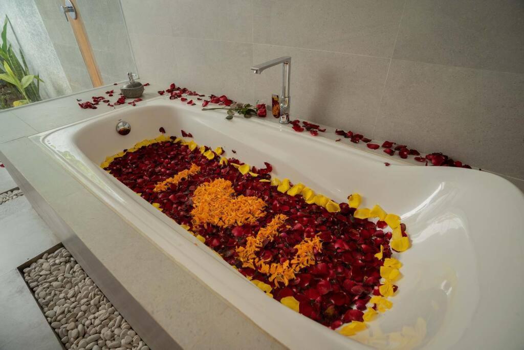 Nau Nusa Villa Batununggul Екстер'єр фото