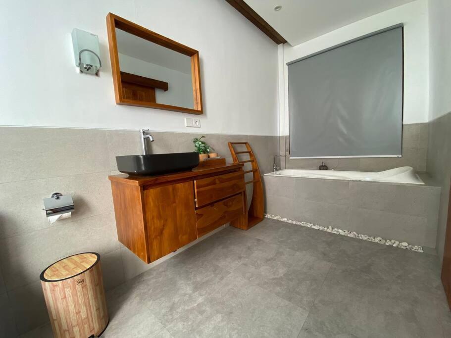 Nau Nusa Villa Batununggul Екстер'єр фото